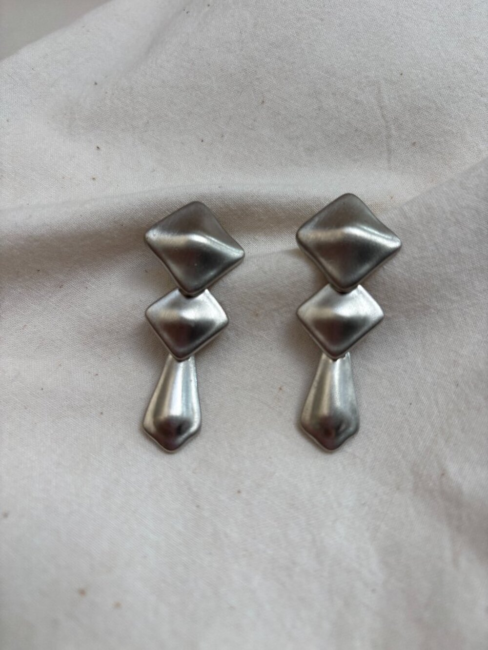 Vtg Brushed Silver Toned Geometric Dangle Pierced Earrings